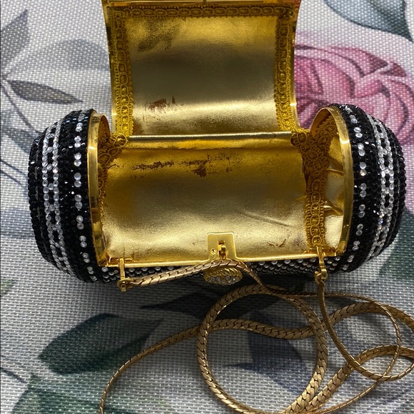 Stylish Black and Silver Crossbody Bag - Picture 5 of 5